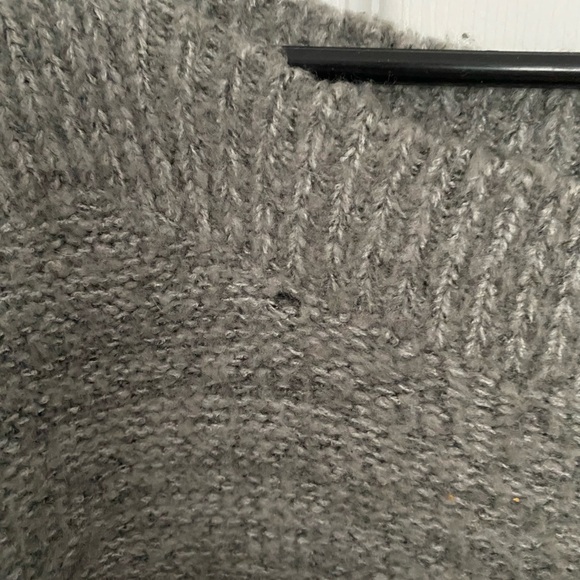 Woman’s Sweater - Picture 2 of 3